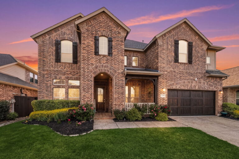 exterior house photo of 1601 Abercorn Lane, Aubrey during sunset